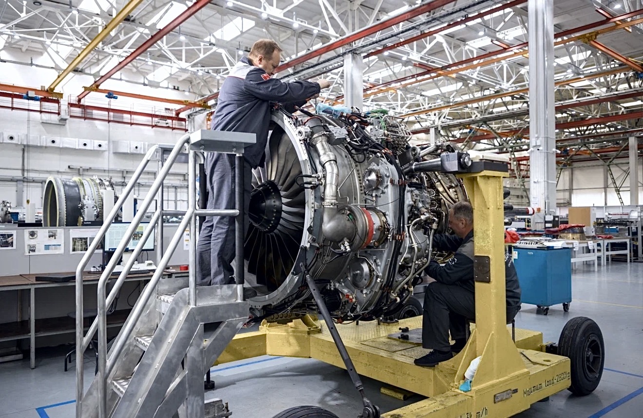 UEC specialists working on a PD-8 engine